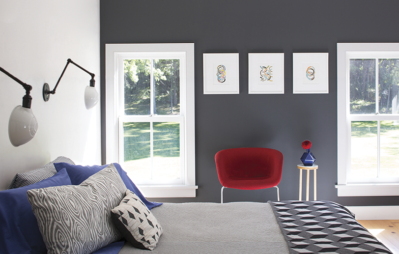 Dormitorio gris moderno pintado en Arctic Seal CSP-15 y Perspective CSP-5